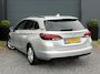 Opel Astra Sports Tourer 1.4 Online Edition ✓2e Eigenaar✓Trekhaak✓Carplay✓Navi✓Recent beurt gehad✓150pk✓Dealer Onderhouden✓6 Bak✓Pdc V+A✓Lm velgen✓Clima✓Cruise✓N.A.P✓Apk tot 06-2027