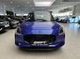 Suzuki Swift 1.2 60 JAAR EDITIE [ SPECIALE BEKLEDING | STRIPING | ZWARTE ACCENTEN ]