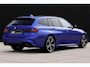 BMW 3-Serie Touring 330i xDrive High Executive M-pakket | Pano | HUD | 19" | Laser | Keyless | Hifi | Camera | DAB | Elektr. stoel + mem | Alarm kl.3 | Etc.
