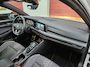 Volkswagen Golf Variant 1.5 eTSI R-Line Business+ | Pano | Elek. Trekhaak | Rijklaar inclusief 1 jaar BOVAG garantie!