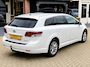 Toyota Avensis Wagon 2.0 D Executive NIEUWSTAAT NAVI CRUISE CLIMA XENON CAMERA TREKHAAK