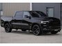 Dodge Ram LIMITED SPORT 5.7 V8 | BOM VOL | BLACK ON BLACK | HUD | LUCHTVERING | OPEN UITLAAT KLEP | EERSTE EIGENAAR | CREW CAB | DUBBELE CABINE 5 PERSOONS | COMFORT ROYALE BEEN RUIMTE |