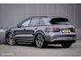 Porsche Cayenne 4.0 Turbo 550 pk | PDLS+ | PSCB | Sport Chrono + | Alcantara | Trekhaak | Panorama | Softclose | dubbel glas |