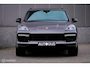 Porsche Cayenne 4.0 Turbo 550 pk | PDLS+ | PSCB | Sport Chrono + | Alcantara | Trekhaak | Panorama | Softclose | dubbel glas |