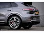 Porsche Cayenne 4.0 Turbo 550 pk | PDLS+ | PSCB | Sport Chrono + | Alcantara | Trekhaak | Panorama | Softclose | dubbel glas |