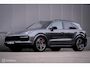 Porsche Cayenne 4.0 Turbo 550 pk | PDLS+ | PSCB | Sport Chrono + | Alcantara | Trekhaak | Panorama | Softclose | dubbel glas |
