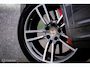Porsche Cayenne 4.0 Turbo 550 pk | PDLS+ | PSCB | Sport Chrono + | Alcantara | Trekhaak | Panorama | Softclose | dubbel glas |