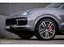 Porsche Cayenne 4.0 Turbo 550 pk | PDLS+ | PSCB | Sport Chrono + | Alcantara | Trekhaak | Panorama | Softclose | dubbel glas |