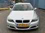 BMW 3-Serie 318i Business Line Inruilauto’s tegen vaste prijzen. Voor meer info: 0638140850 Bij de verkoop van gebruikte voertuigen door CD-Cars wordt geen standaard garantie verstrekt. De koper aanvaardt het voertuig in de staat waarin het zich bevindt op het moment van aankoop