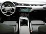 Audi Q8 Sportback e-tron 50 Quattro S Line 95 kWh 340pk Dealer O.H | Trekhaak Afn. | Panodak | Luchtvering | Head Up | 360 Camera | Alcantara Sportstoelen Verwarmd | Blis | Navigatie | DAB | Virtual | 20"L.M |
