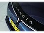 Lancia Ypsilon Edizione Cassina Limitata 51 kWh | Adapt. Cruise | Massage | 360 Camera | Stoelverwarming | Keyless | Elektr. Stoel | Warmtepomp | Carplay | Alcantara |