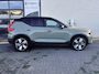 Volvo XC40 Recharge Twin Plus 82 kWh | Zwenkbare trekhaak | Adaptieve cruise | Blis | Sage Green Metallic |
