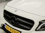 Mercedes-Benz GLA 180 AMG Night Edition Plus Automaat (GROOT NAVI, LEDER/ALCANTARA, GETINT GLAS, SPORTSTOELEN, CRUISE, 19'' LM VELGEN, XENON, NIEUWSTAAT)