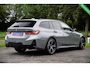 BMW 3-Serie Touring 330e Facelift M-Sport|WideScreen|Org NL NAP|CarPlay|Leder|Harman & Kardon|2e Eig|Nieuwstaat|Dealer Onderhouden