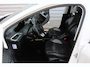 Peugeot 2008 1.2 PureTech Allure O.a: PDC, Clima, Navi, Cruise, Pano, Trekhaak, All-Season, Etc. All-in prijs!