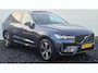 Volvo XC60 2.0 T6 Phev AWD Plus Dark 19” Wielen - Panoramadak - Lighting – Harman Kardon Audio - 360 Cam - Alarm - Climate - Privacy Glass – 2250 KG Trekgewicht - RA000 Interieur Zwart Leder – Power seats met memory - Full led koplampen