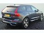 Volvo XC60 2.0 T6 Phev AWD Plus Dark 19” Wielen - Panoramadak - Lighting – Harman Kardon Audio - 360 Cam - Alarm - Climate - Privacy Glass – 2250 KG Trekgewicht - RA000 Interieur Zwart Leder – Power seats met memory - Full led koplampen
