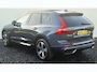 Volvo XC60 2.0 T6 Phev AWD Plus Dark 19” Wielen - Panoramadak - Lighting – Harman Kardon Audio - 360 Cam - Alarm - Climate - Privacy Glass – 2250 KG Trekgewicht - RA000 Interieur Zwart Leder – Power seats met memory - Full led koplampen