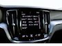 Volvo V60 Cross Country 2.0 B5 AWD Core | Apple Carplay/ AndriodAuto| Semi Elektrische Trekhaak| Stoelverwarming| Adaptieve Cruise Control | Pilot assist | Achteruitrijcamera + parkeersensoren achter | Keyless entry |