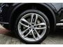 Volkswagen Touareg 3.0 TSi eHybrid 4MOTION Elegance Volkswagen Touareg 3.0 TSI eHybrid 4Motion Elegance | 381 PK | Panoramadak | Trekhaak | 360° Camera | Head-up display olkswagen Touareg 3.0 TSI eHybrid 4Motion Elegance met 3.0-liter V6 benzinemotor en plug-in hybride aandrijving, vierwielaandrijving, panoramadak, Trekhaak, 360°-camera, head-up display, luxe