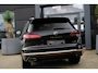 Volkswagen Touareg 3.0 TSi eHybrid 4MOTION Elegance Volkswagen Touareg 3.0 TSI eHybrid 4Motion Elegance | 381 PK | Panoramadak | Trekhaak | 360° Camera | Head-up display olkswagen Touareg 3.0 TSI eHybrid 4Motion Elegance met 3.0-liter V6 benzinemotor en plug-in hybride aandrijving, vierwielaandrijving, panoramadak, Trekhaak, 360°-camera, head-up display, luxe