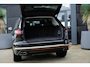 Volkswagen Touareg 3.0 TSi eHybrid 4MOTION Elegance Volkswagen Touareg 3.0 TSI eHybrid 4Motion Elegance | 381 PK | Panoramadak | Trekhaak | 360° Camera | Head-up display olkswagen Touareg 3.0 TSI eHybrid 4Motion Elegance met 3.0-liter V6 benzinemotor en plug-in hybride aandrijving, vierwielaandrijving, panoramadak, Trekhaak, 360°-camera, head-up display, luxe