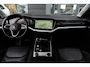 Volkswagen Touareg 3.0 TSi eHybrid 4MOTION Elegance Volkswagen Touareg 3.0 TSI eHybrid 4Motion Elegance | 381 PK | Panoramadak | Trekhaak | 360° Camera | Head-up display olkswagen Touareg 3.0 TSI eHybrid 4Motion Elegance met 3.0-liter V6 benzinemotor en plug-in hybride aandrijving, vierwielaandrijving, panoramadak, Trekhaak, 360°-camera, head-up display, luxe