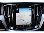 Volvo V60 2.0 T6 Recharge AWD R-Design | 340 PK | Panoramadak | Harman Kardon | 360° camera | Trekhaak | Volvo V60 2.0 T6 Recharge AWD R-Design met 340 PK, een 2.0-liter viercilinder plug-in hybride benzinemotor, panoramadak, premium Harman Kardon-audio, head-up display, 360°-camera, adaptieve c