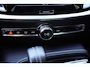 Volvo V60 2.0 T6 Recharge AWD R-Design | 340 PK | Panoramadak | Harman Kardon | 360° camera | Trekhaak | Volvo V60 2.0 T6 Recharge AWD R-Design met 340 PK, een 2.0-liter viercilinder plug-in hybride benzinemotor, panoramadak, premium Harman Kardon-audio, head-up display, 360°-camera, adaptieve c