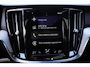 Volvo V60 2.0 T6 Recharge AWD R-Design | 340 PK | Panoramadak | Harman Kardon | 360° camera | Trekhaak | Volvo V60 2.0 T6 Recharge AWD R-Design met 340 PK, een 2.0-liter viercilinder plug-in hybride benzinemotor, panoramadak, premium Harman Kardon-audio, head-up display, 360°-camera, adaptieve c