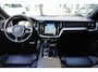 Volvo V60 2.0 T6 Recharge AWD R-Design | 340 PK | Panoramadak | Harman Kardon | 360° camera | Trekhaak | Volvo V60 2.0 T6 Recharge AWD R-Design met 340 PK, een 2.0-liter viercilinder plug-in hybride benzinemotor, panoramadak, premium Harman Kardon-audio, head-up display, 360°-camera, adaptieve c