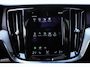 Volvo V60 2.0 T6 Recharge AWD R-Design | 340 PK | Panoramadak | Harman Kardon | 360° camera | Trekhaak | Volvo V60 2.0 T6 Recharge AWD R-Design met 340 PK, een 2.0-liter viercilinder plug-in hybride benzinemotor, panoramadak, premium Harman Kardon-audio, head-up display, 360°-camera, adaptieve c