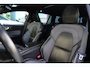 Volvo V60 2.0 T6 Recharge AWD R-Design | 340 PK | Panoramadak | Harman Kardon | 360° camera | Trekhaak | Volvo V60 2.0 T6 Recharge AWD R-Design met 340 PK, een 2.0-liter viercilinder plug-in hybride benzinemotor, panoramadak, premium Harman Kardon-audio, head-up display, 360°-camera, adaptieve c