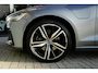 Volvo V60 2.0 T6 Recharge AWD R-Design | 340 PK | Panoramadak | Harman Kardon | 360° camera | Trekhaak | Volvo V60 2.0 T6 Recharge AWD R-Design met 340 PK, een 2.0-liter viercilinder plug-in hybride benzinemotor, panoramadak, premium Harman Kardon-audio, head-up display, 360°-camera, adaptieve c
