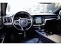 Volvo V60 2.0 T6 Recharge AWD R-Design | 340 PK | Panoramadak | Harman Kardon | 360° camera | Trekhaak | Volvo V60 2.0 T6 Recharge AWD R-Design met 340 PK, een 2.0-liter viercilinder plug-in hybride benzinemotor, panoramadak, premium Harman Kardon-audio, head-up display, 360°-camera, adaptieve c