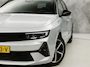 Opel Astra Sports Tourer 1.2 GS Line Automaat (PANORAMADAK, HEAD-UP DISPLAY, STUUR/STOELVERWARMING, MEMORY SEAT, 360 CAMERA, ZWART HEMEL, ADAPTIVE CRUISE, KEYLESS, APPLE CARPLAY, NIEUWSTAAT)