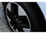 Volvo EX30 P3 Long Range Plus Europa 69 kWh | Pilot Assist | Adaptieve Cruise Control | Cloud Blue | Dak hoogglans zwart | Extra getint glas achter | Harman Kardon Premium Audio | Elektrisch verstelbare en verwarmbare voorstoelen | Stuurwielverwarming | Google Maps & Google Assistant | Keyless Drive | Draadloze Apple CarPlay & Android Auto