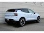 Volvo EX30 P3 Long Range Plus Europa 69 kWh | Pilot Assist | Adaptieve Cruise Control | Cloud Blue | Dak hoogglans zwart | Extra getint glas achter | Harman Kardon Premium Audio | Elektrisch verstelbare en verwarmbare voorstoelen | Stuurwielverwarming | Google Maps & Google Assistant | Keyless Drive | Draadloze Apple CarPlay & Android Auto