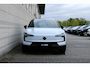 Volvo EX30 P3 Long Range Plus Europa 69 kWh | Pilot Assist | Adaptieve Cruise Control | Cloud Blue | Dak hoogglans zwart | Extra getint glas achter | Harman Kardon Premium Audio | Elektrisch verstelbare en verwarmbare voorstoelen | Stuurwielverwarming | Google Maps & Google Assistant | Keyless Drive | Draadloze Apple CarPlay & Android Auto