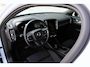 Volvo EX40 Single Motor Extended Range Plus 82 kWh | Trekhaak | Verwarmbare voorstoelen en stuurwiel | Premium audio by Harman Kardon | Adaptieve cruise control | Keyless | Warmtepomp