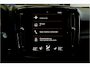 Volvo XC40 1.5 T4 Plug-in Hybrid 155kW/211pk DCT7 Ultimate Dark PANORAMADAK + HARMAN/KARDON + EL.TREKHAAK + LEER/ALCANTARA + ADAPT.CRUISE + NAVI SENSUS + LANE ASSIST + EL.STOELEN + STOEL-&STUURVERWARMING + CAMERA + KEYLESS + PARKSENSOREN V&A + 19” LM-VELGEN!!