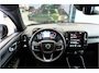 Volvo XC40 1.5 T4 Plug-in Hybrid 155kW/211pk DCT7 Ultimate Dark PANORAMADAK + HARMAN/KARDON + EL.TREKHAAK + LEER/ALCANTARA + ADAPT.CRUISE + NAVI SENSUS + LANE ASSIST + EL.STOELEN + STOEL-&STUURVERWARMING + CAMERA + KEYLESS + PARKSENSOREN V&A + 19” LM-VELGEN!!