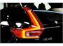 Volvo XC40 1.5 T4 Plug-in Hybrid 155kW/211pk DCT7 Ultimate Dark PANORAMADAK + HARMAN/KARDON + EL.TREKHAAK + LEER/ALCANTARA + ADAPT.CRUISE + NAVI SENSUS + LANE ASSIST + EL.STOELEN + STOEL-&STUURVERWARMING + CAMERA + KEYLESS + PARKSENSOREN V&A + 19” LM-VELGEN!!