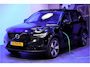 Volvo XC40 1.5 T4 Plug-in Hybrid 155kW/211pk DCT7 Ultimate Dark PANORAMADAK + HARMAN/KARDON + EL.TREKHAAK + LEER/ALCANTARA + ADAPT.CRUISE + NAVI SENSUS + LANE ASSIST + EL.STOELEN + STOEL-&STUURVERWARMING + CAMERA + KEYLESS + PARKSENSOREN V&A + 19” LM-VELGEN!!