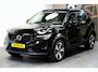 Volvo XC40 1.5 T4 Plug-in Hybrid 155kW/211pk DCT7 Ultimate Dark PANORAMADAK + HARMAN/KARDON + EL.TREKHAAK + LEER/ALCANTARA + ADAPT.CRUISE + NAVI SENSUS + LANE ASSIST + EL.STOELEN + STOEL-&STUURVERWARMING + CAMERA + KEYLESS + PARKSENSOREN V&A + 19” LM-VELGEN!!