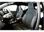 Volvo XC40 1.5 T4 Plug-in Hybrid 155kW/211pk DCT7 Ultimate Dark PANORAMADAK + HARMAN/KARDON + EL.TREKHAAK + LEER/ALCANTARA + ADAPT.CRUISE + NAVI SENSUS + LANE ASSIST + EL.STOELEN + STOEL-&STUURVERWARMING + CAMERA + KEYLESS + PARKSENSOREN V&A + 19” LM-VELGEN!!