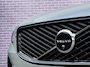 Volvo XC60 2.0 T6 Plug-in hybrid AWD Ultra Dark | SOH:100% | Trekhaak | Luchtvering | Head-up display | Keyless entry/start | Schuif/Kantel Panoramadak | Stoel/stuurverwarming | Power Seats | Memory | Extra getint glas | 360° Camera |