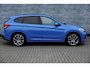 BMW X1 sDrive18i Business Edition | M-Sport | Trekhaak | Panoramadak | Head-up Display | HiFi Audio | Sportstoelen | Lichtmetalen Velgen 19 inch | Achteruitrijcamera | Keyless Entry | Elektrische Achterklep | Privacy Glas | Navigatie
