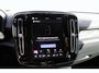Volvo EX40 Single Motor Extended Range Plus 82 kWh | Achteruitrijcamera | Voor & achter parkeersensoren | Google Services | Cruise Control | Semi elektrische trekhaak | Stoelverwarming voorzijde | Stuurwielverwarming | Allseasonbanden |