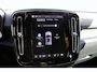 Volvo EX40 Single Motor Extended Range Plus 82 kWh | Achteruitrijcamera | Voor & achter parkeersensoren | Google Services | Cruise Control | Semi elektrische trekhaak | Stoelverwarming voorzijde | Stuurwielverwarming | Allseasonbanden |